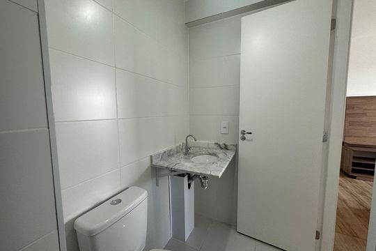 Banheiro de apartamento para alugar com 2 quartos, 48m² em Nova Aldeinha, Barueri