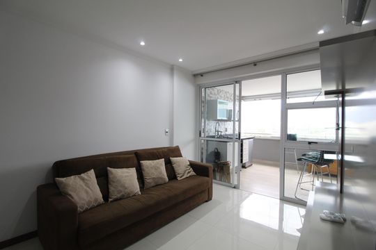 Sala de apartamento para alugar com 4 quartos, 115m² em Barra Olímpica, Rio de Janeiro