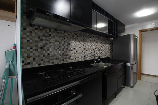 Cozinha de apartamento para alugar com 4 quartos, 115m² em Barra Olímpica, Rio de Janeiro