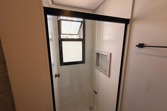 Banheiro da Suíte 2 de apartamento à venda com 3 quartos, 137m² em Setor Bueno, Goiânia