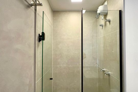 Banheiro da Suíte de kitnet/studio para alugar com 1 quarto, 24m² em Pinheiros, São Paulo