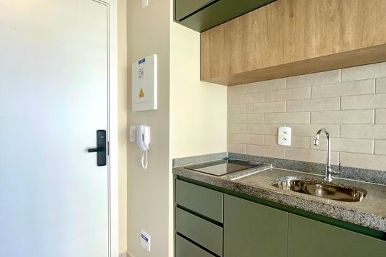 Cozinha de kitnet/studio para alugar com 1 quarto, 24m² em Pinheiros, São Paulo