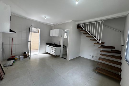 Sala/Cozinha de casa de condomínio para alugar com 2 quartos, 50m² em Gramado, Cotia
