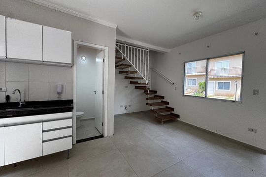 Sala/Cozinha de casa de condomínio para alugar com 2 quartos, 50m² em Gramado, Cotia