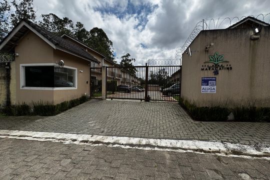 Fachada com PLACA GRANDE de casa de condomínio para alugar com 2 quartos, 50m² em Gramado, Cotia