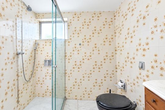 Banheiro de apartamento para alugar com 2 quartos, 70m² em Independência, Porto Alegre