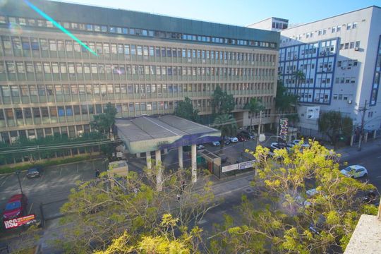 Vista  Sala de apartamento à venda com 2 quartos, 95m² em Centro Histórico, Porto Alegre