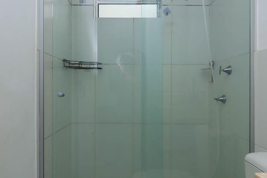 Banheiro de apartamento para alugar com 2 quartos, 46m² em Parque Munhoz, São Paulo