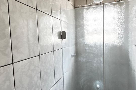 Banheiro de casa para alugar com 1 quarto, 55m² em Jardim Utinga, Santo André