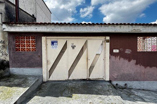 Fachada de casa para alugar com 1 quarto, 55m² em Jardim Utinga, Santo André