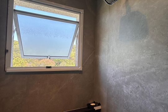 Banheiro social  de apartamento à venda com 2 quartos, 44m² em Usina Piratininga, São Paulo