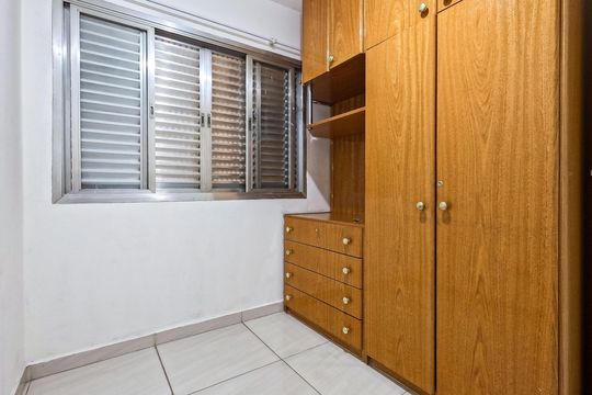 Casa para alugar com 4 quartos, 200m² em Parque Sao Domingos, São Paulo