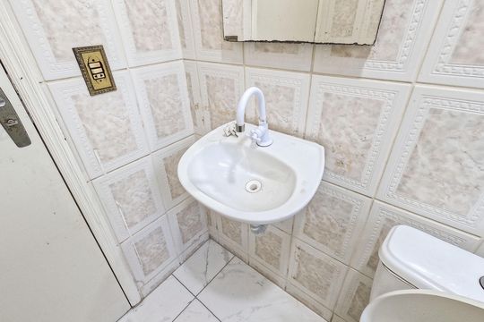 Casa para alugar com 4 quartos, 200m² em Parque Sao Domingos, São Paulo