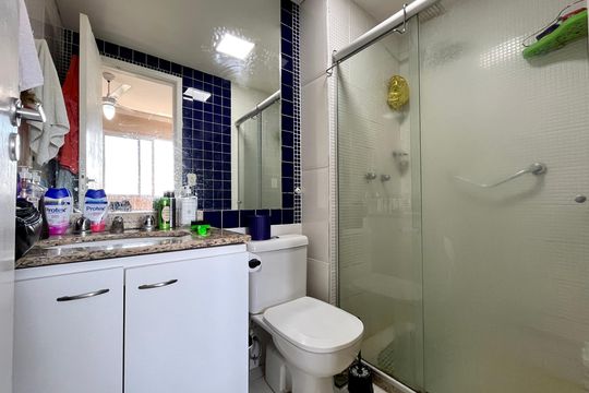 Banheiro da Suíte 1 de apartamento à venda com 3 quartos, 74m² em Barra Olímpica, Rio de Janeiro