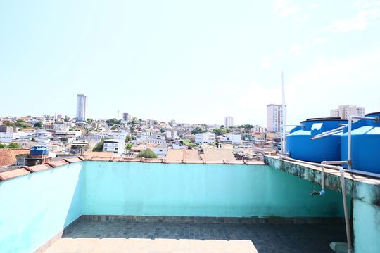 Área externa de casa para alugar com 2 quartos, 90m² em Jardim das Flores, Osasco