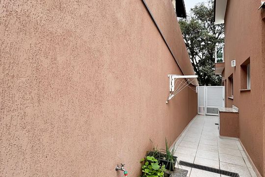 Corredor de casa de condomínio à venda com 4 quartos, 373m² em Tarumã, Barueri
