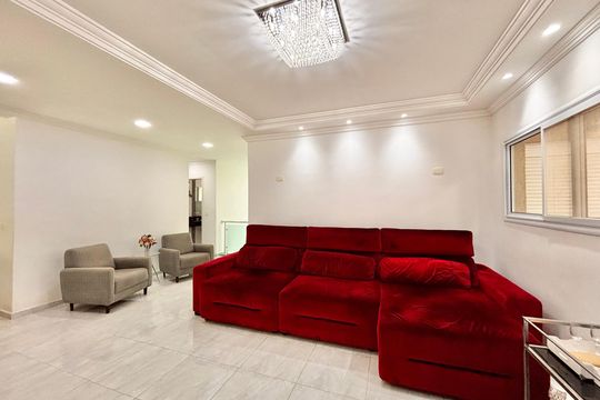 Sala de casa de condomínio à venda com 4 quartos, 373m² em Tarumã, Barueri