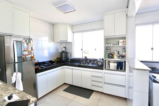 Cozinha e Área de Serviço de apartamento à venda com 3 quartos, 60m² em Europa, Contagem