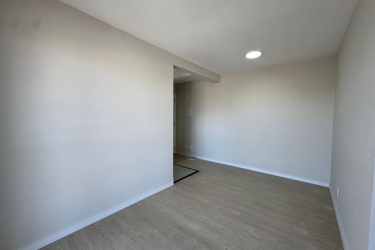 Sala de apartamento para alugar com 2 quartos, 45m² em Quitaúna, Osasco