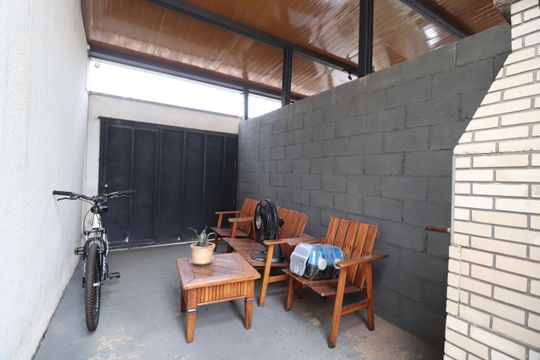 Garagem de casa para alugar com 2 quartos, 53m² em Granada, Uberlândia