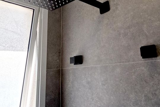 Banheiro de apartamento para alugar com 1 quarto, 50m² em Vila Mathias, Santos