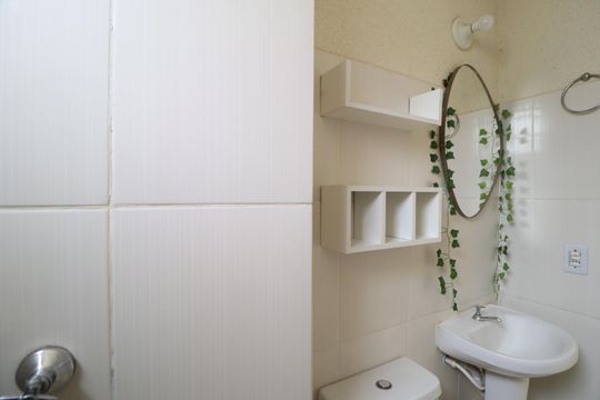 Banheiro Social de apartamento para alugar com 2 quartos, 50m² em Mansour, Uberlândia