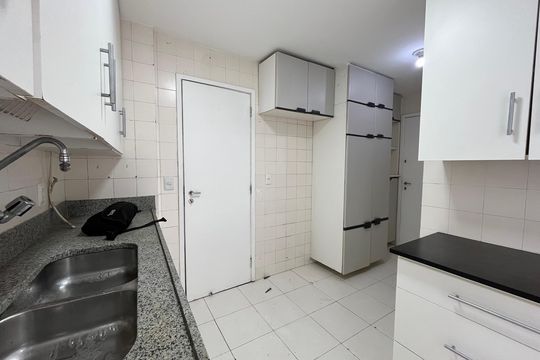 Cozinha de apartamento para alugar com 3 quartos, 103m² em Barra da Tijuca, Rio de Janeiro