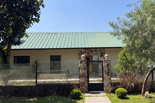 Fachada de casa de condomínio para alugar com 3 quartos, 800m² em Granja Viana Ii, Cotia
