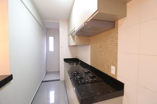 Cozinha de apartamento para alugar com 2 quartos, 58m² em Segismundo Pereira, Uberlândia