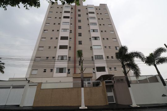 Fachada de apartamento para alugar com 2 quartos, 58m² em Segismundo Pereira, Uberlândia