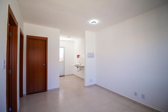 Sala de casa de condomínio para alugar com 2 quartos, 42m² em Vila Bom Jesus, Sorocaba