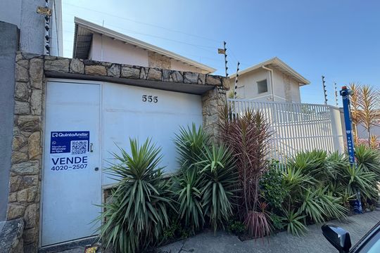 Fachada com PLACA GRANDE de casa de condomínio à venda com 2 quartos, 59m² em Santa Maria, Osasco