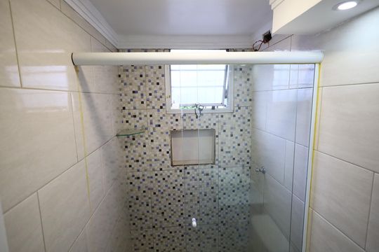 Banheiro  de apartamento à venda com 2 quartos, 58m² em Cidade das Flores, Osasco
