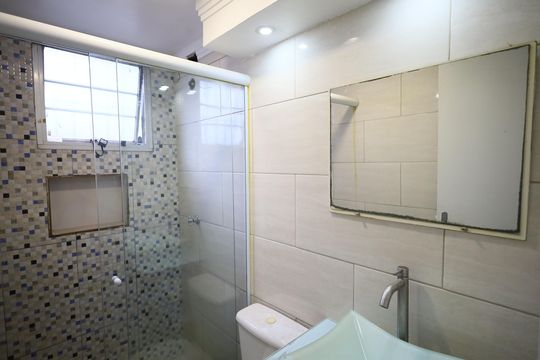Banheiro  de apartamento à venda com 2 quartos, 58m² em Cidade das Flores, Osasco