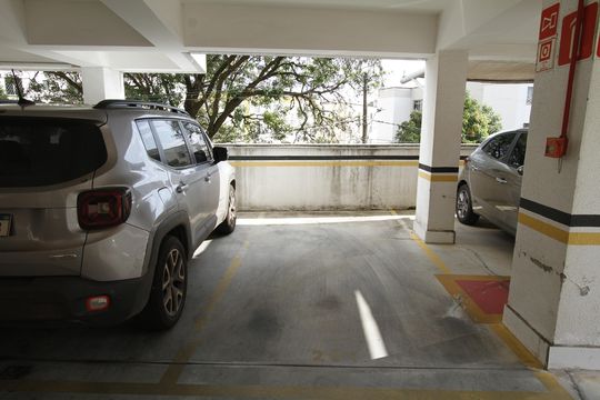 Garagem de apartamento para alugar com 2 quartos, 57m² em Havaí, Belo Horizonte