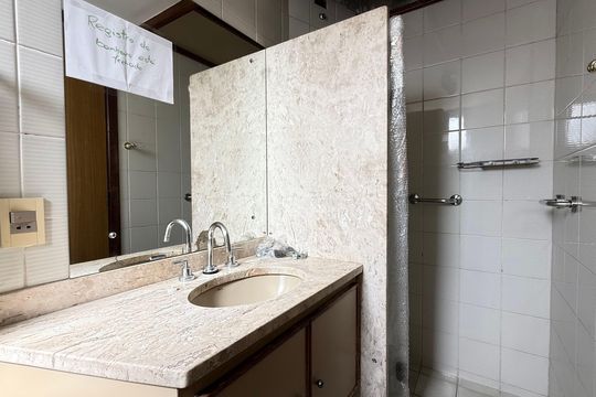 Banheiro de apartamento à venda com 3 quartos, 96m² em Carmo, Belo Horizonte