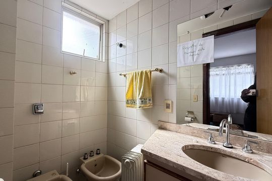 Banheiro de apartamento à venda com 3 quartos, 96m² em Carmo, Belo Horizonte