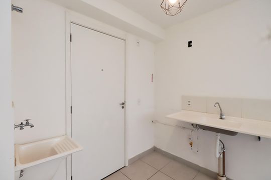 Cozinha de apartamento para alugar com 1 quarto, 27m² em Guaiauna, São Paulo