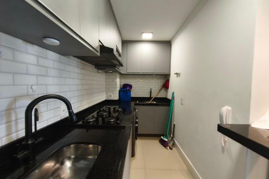 Cozinha de apartamento para alugar com 1 quarto, 37m² em Jardim Ipaussurama, Campinas