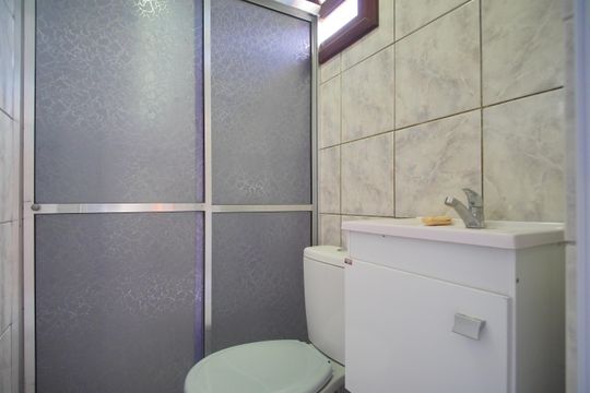 Banheiro da Suíte de casa para alugar com 3 quartos, 100m² em Scharlau, São Leopoldo