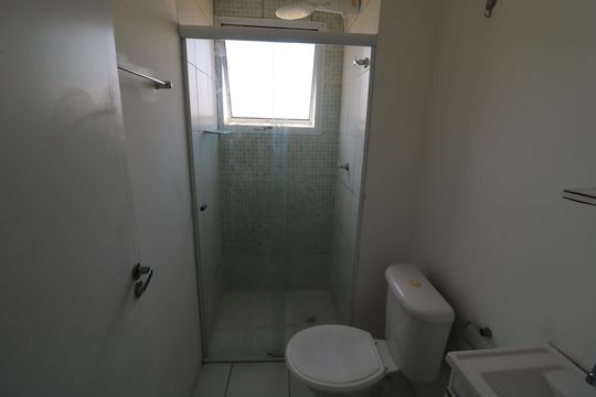 Banheiro de apartamento à venda com 2 quartos, 46m² em Parque São Lourenço, São Paulo