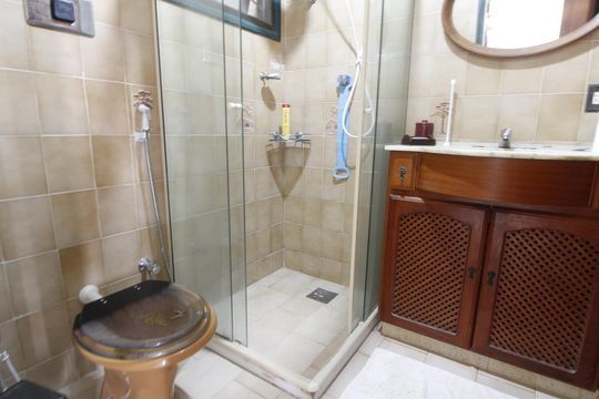Banheiro 1 de casa de condomínio para alugar com 2 quartos, 80m² em Peró, Cabo Frio