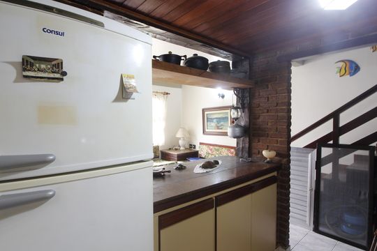 Cozinha de casa de condomínio para alugar com 2 quartos, 80m² em Peró, Cabo Frio