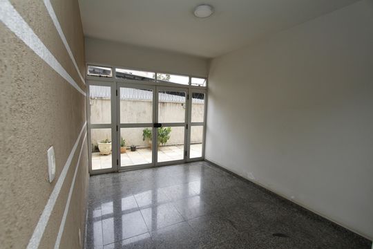 Hall de entrada de apartamento à venda com 3 quartos, 140m² em Padre Eustáquio, Belo Horizonte