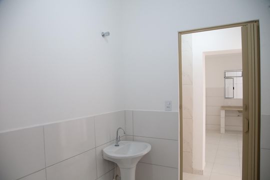 Banheiro de casa para alugar com 1 quarto, 52m² em Lageado, São Paulo