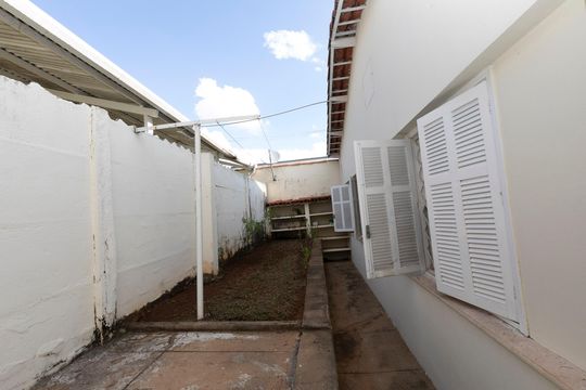 QUINTAL de casa à venda com 4 quartos, 174m² em Jardim Chapadão, Campinas