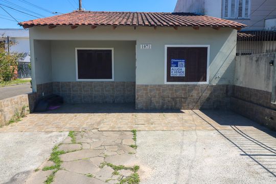 Fachada de casa à venda com 2 quartos, 175m² em Aberta dos Morros, Porto Alegre