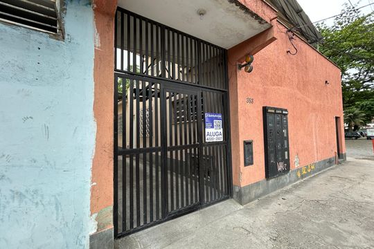 Fachada + placa de casa para alugar com 2 quartos, 91m² em Quintino Bocaiúva, Rio de Janeiro