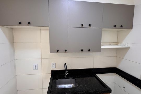 Cozinha - Armários de apartamento para alugar com 2 quartos, 55m² em Jardim Rio das Pedras, Cotia