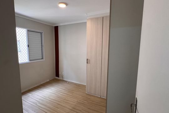 Quarto 1 de apartamento para alugar com 2 quartos, 55m² em Jardim Rio das Pedras, Cotia